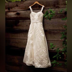 Melissa Sweet | Ivory Silk Wedding Gown w/ Floral Detailing Size 8 (altered)